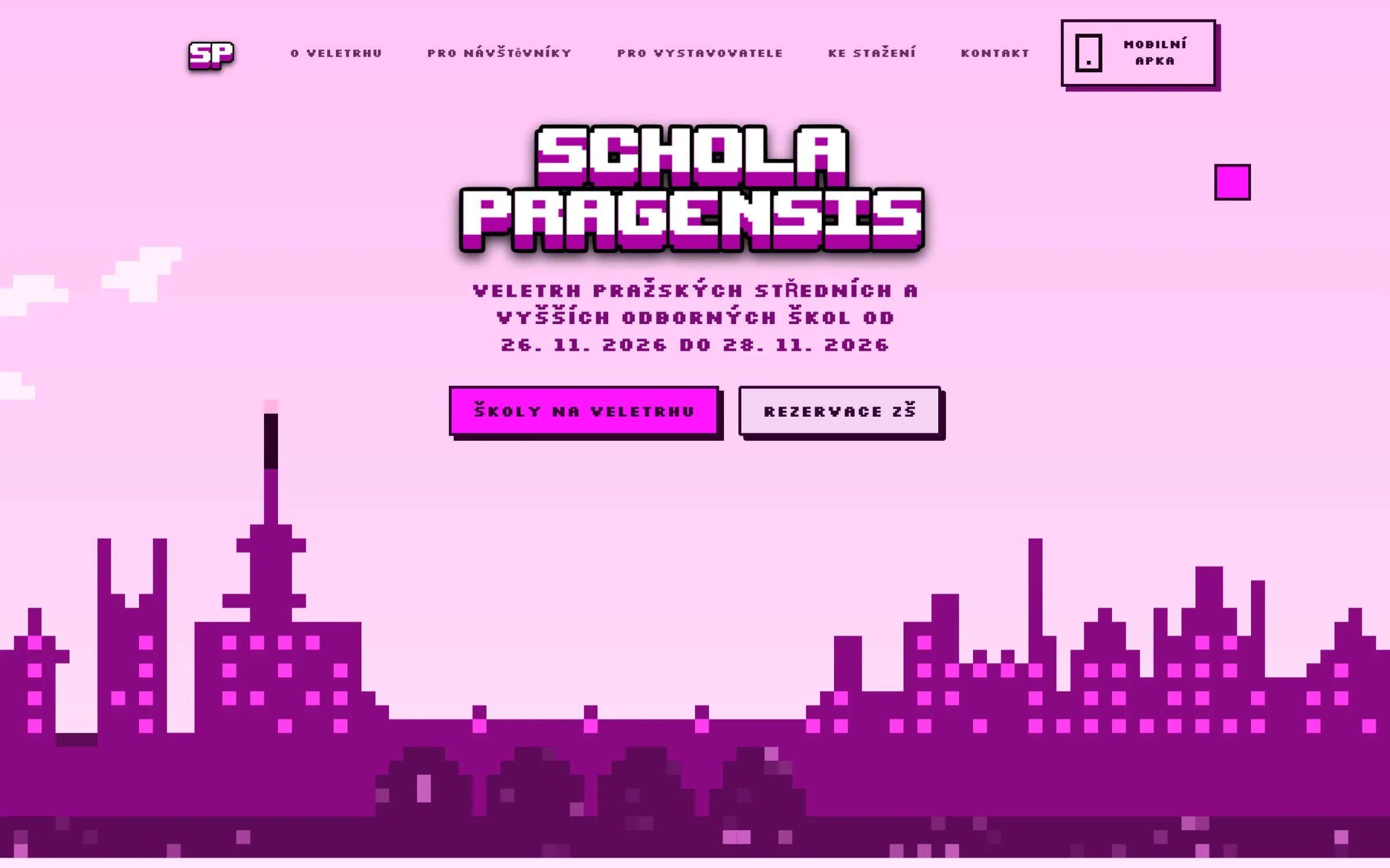 Pixelové logo Schola Pragensis nad siluetou Prahy v odstínech růžové a fialové