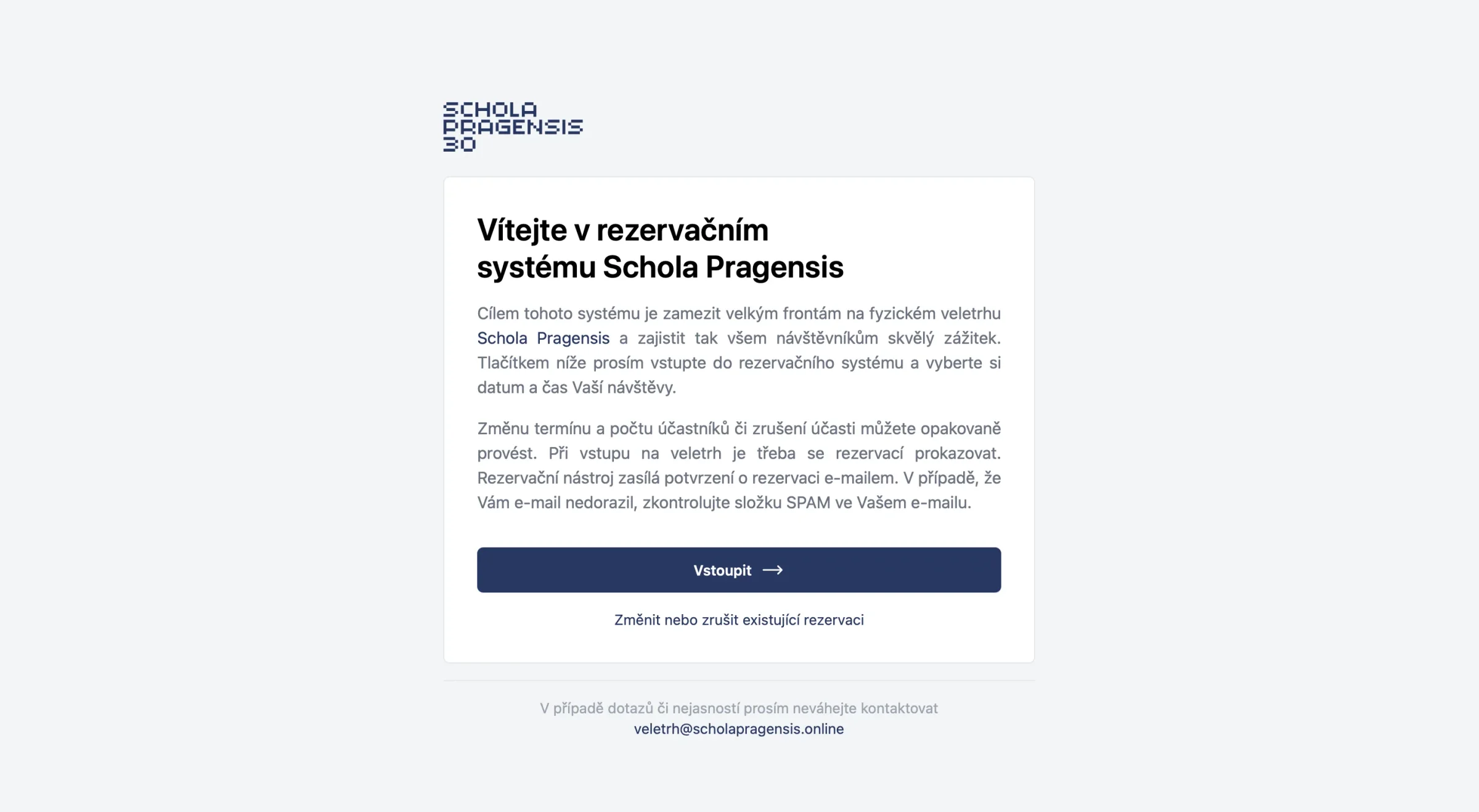 Úvodní stránka rezervačního systému Schola Pragensis s vysvětlením, tlačítkem Vstoupit a odkazem na změnu nebo zrušení rezervace