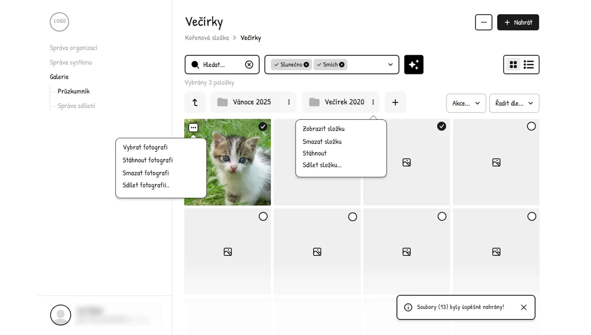 Wireframe galerie fotografií se složkami, filtry a kontextovými nabídkami