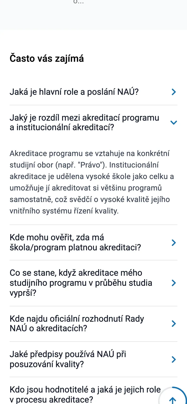 Časté dotazy v telefonu: rozbalená odpověď na rozdíl mezi akreditací programu a institucionální akreditací